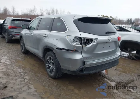 2019 Toyota Highlander Le z USA, uszkodzony, nr VIN 5TDBZRFH6KS734111